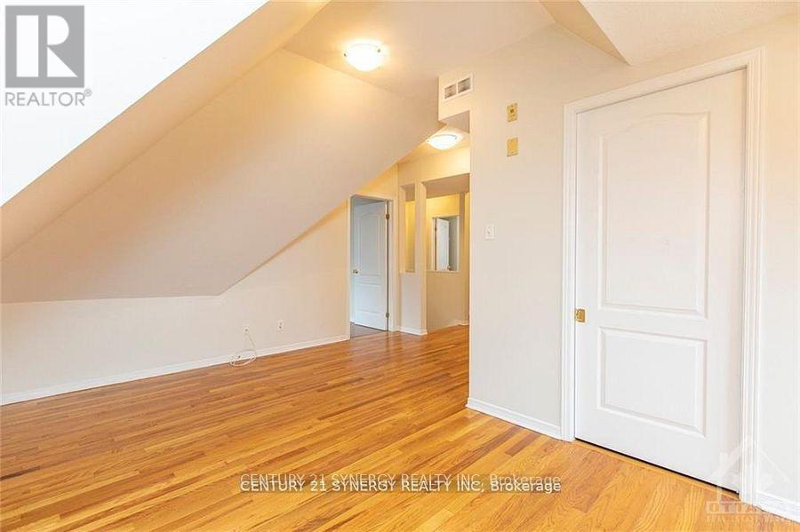 3 Bed, 1 Bath Multi-Family for Rent in Ottawa – 10 – 450 MACLAREN STREET, Ottawa – MLS# X13456304 - Image 16
