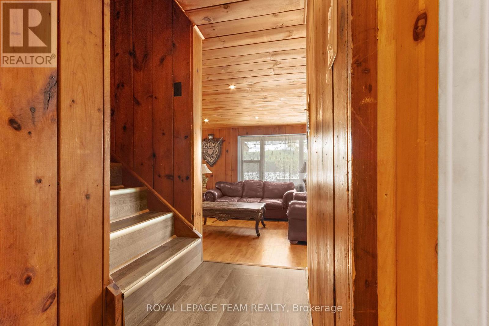 682 LONG LAKE ROAD - 11