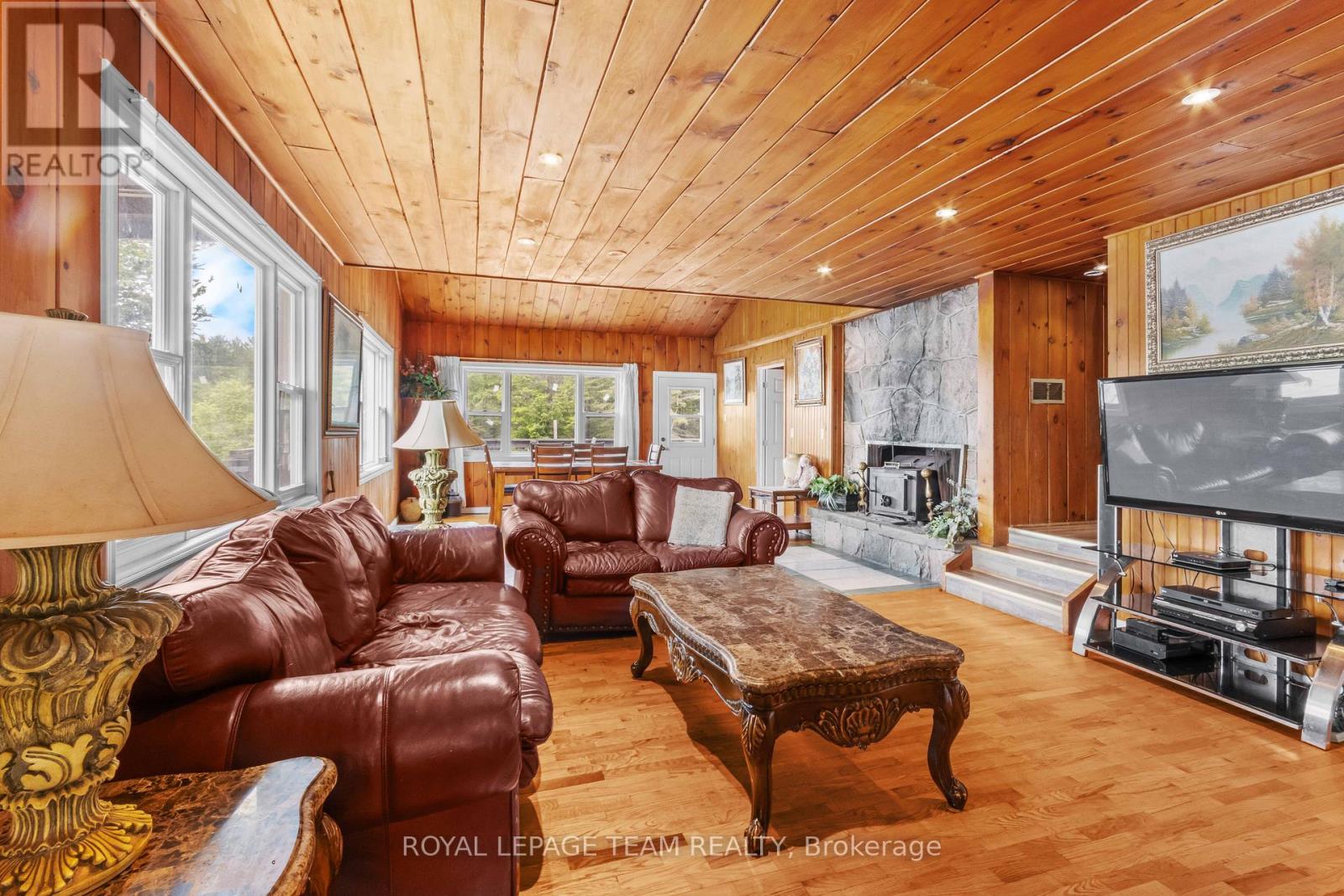 682 LONG LAKE ROAD - 16