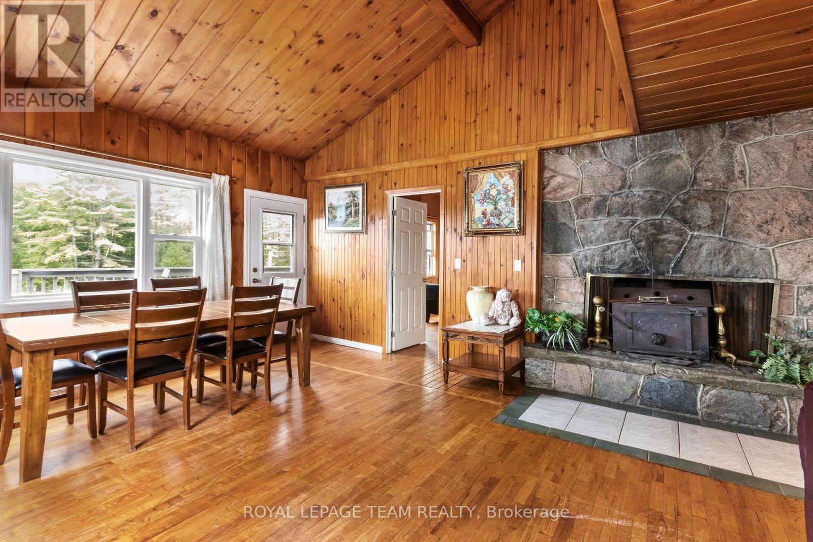 682 LONG LAKE ROAD - 17
