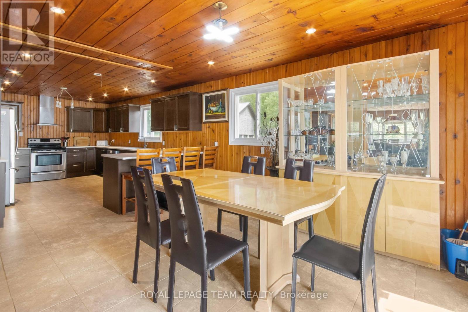 682 LONG LAKE ROAD - 19