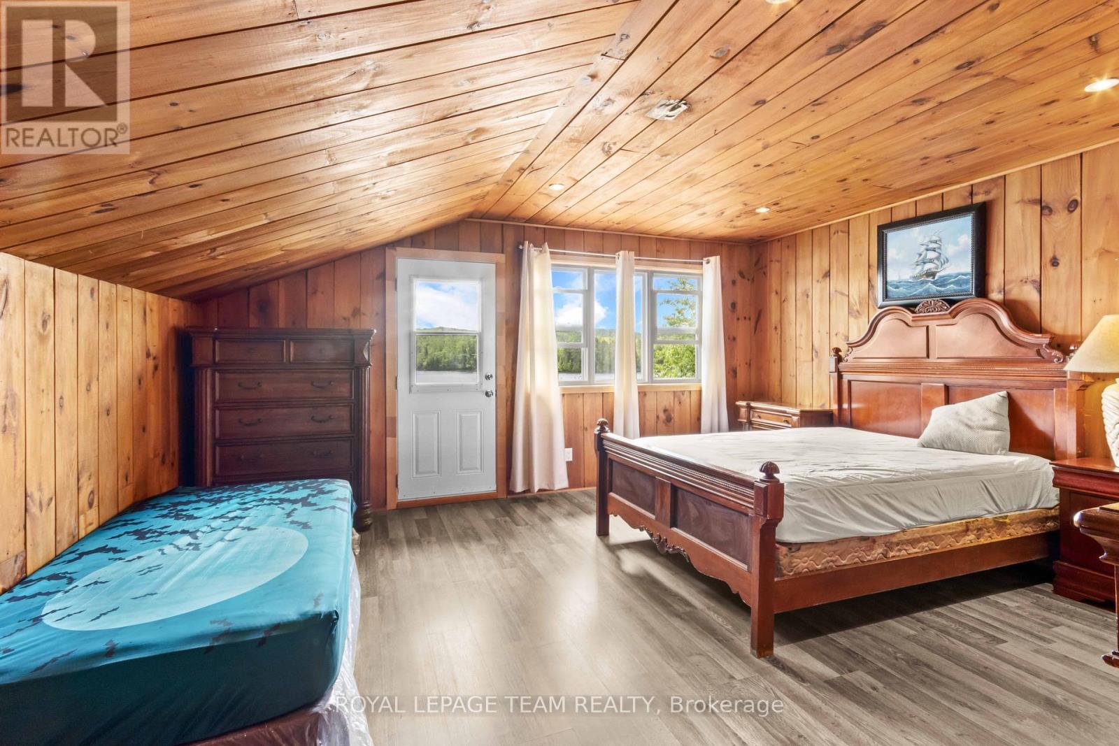 682 LONG LAKE ROAD - 25