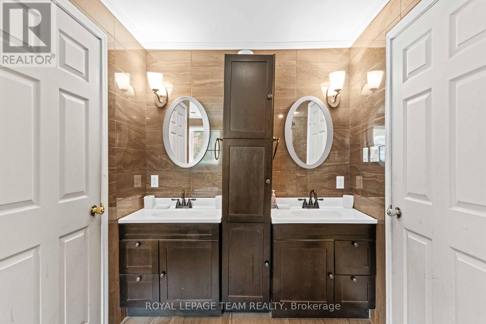 682 LONG LAKE ROAD - 26