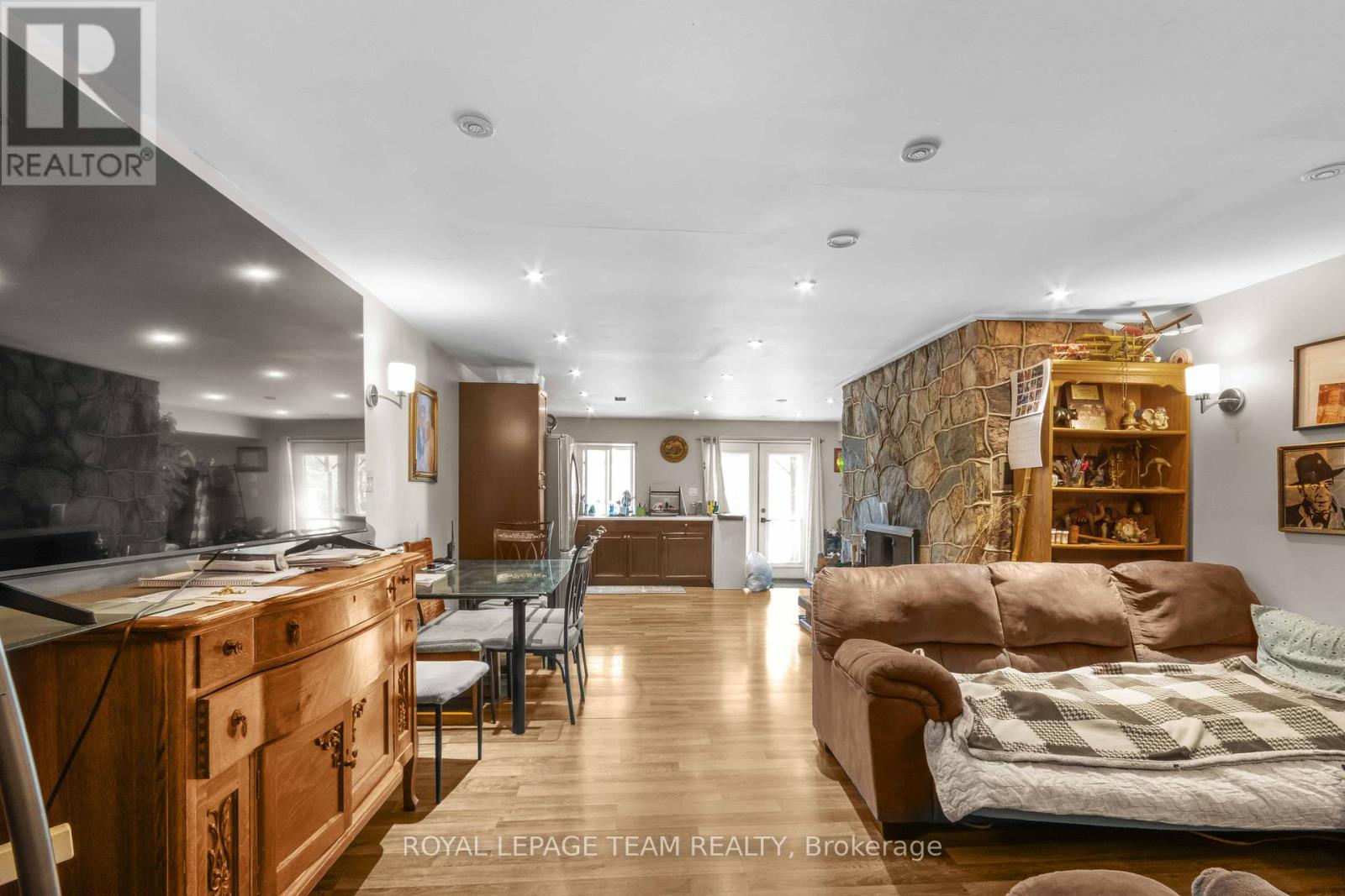 682 LONG LAKE ROAD - 34