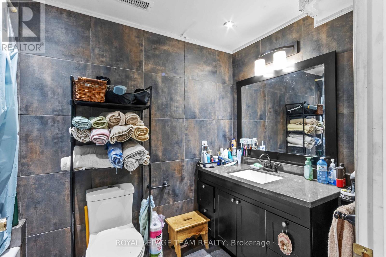 682 LONG LAKE ROAD - 39