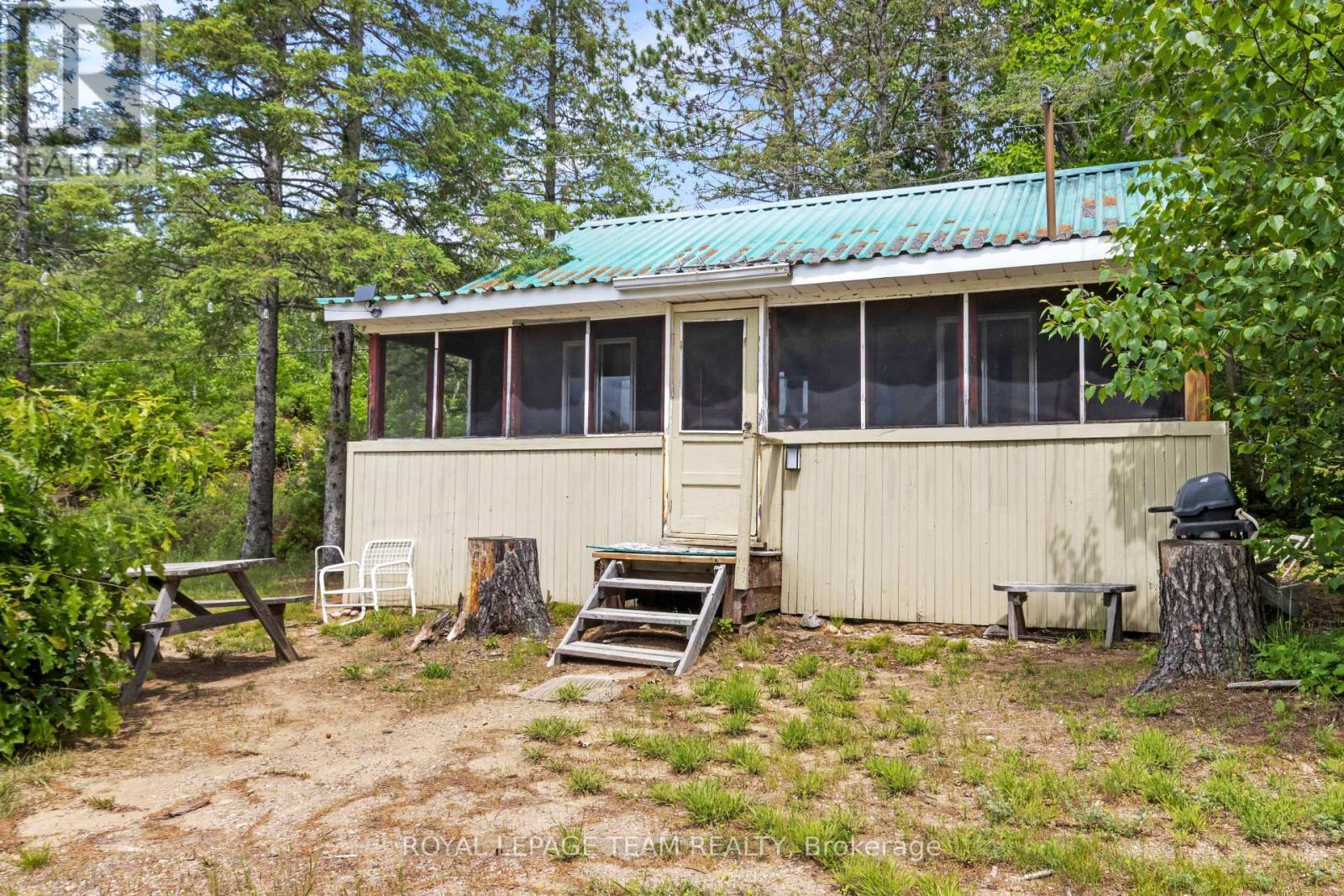 682 LONG LAKE ROAD - 43