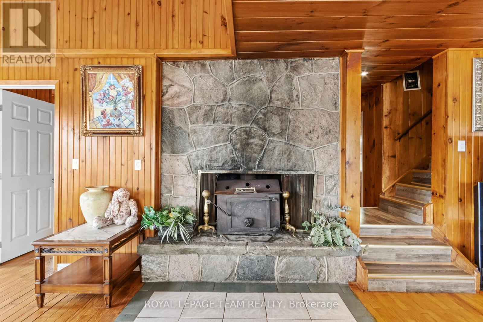 682 LONG LAKE ROAD - 9