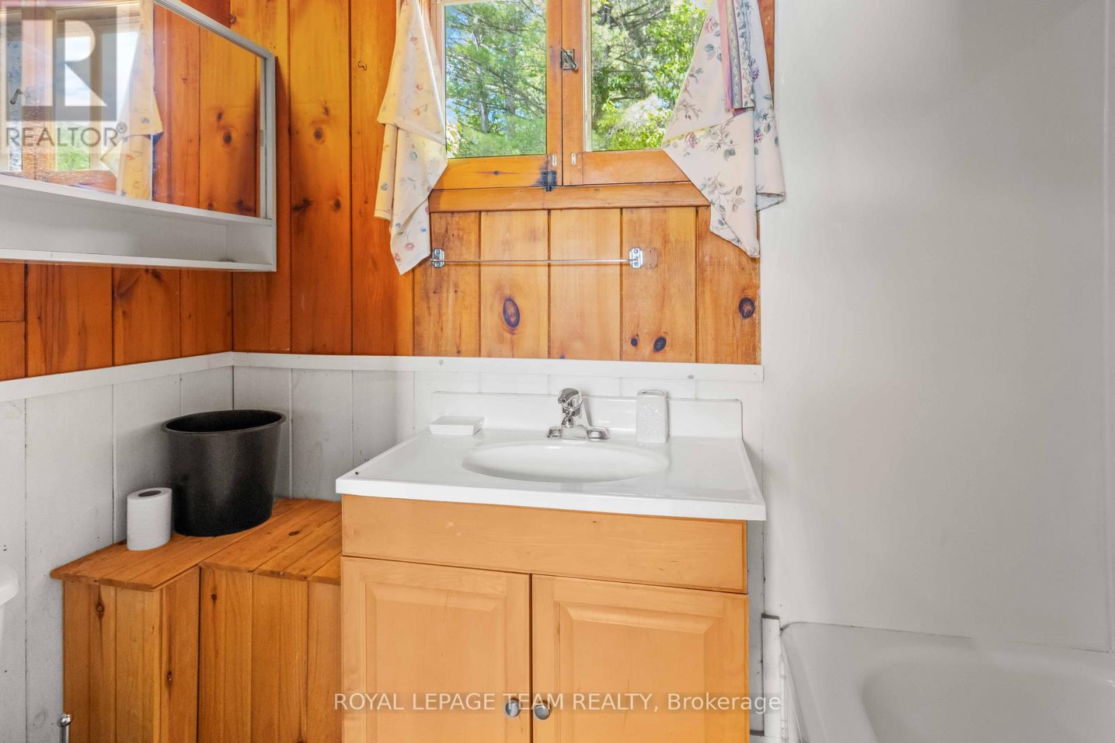 662 LONG LAKE ROAD - 32