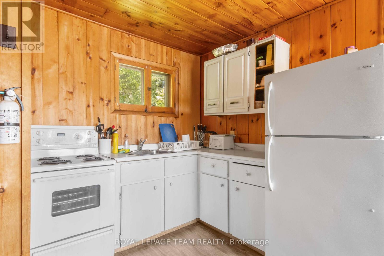 662 LONG LAKE ROAD - 34