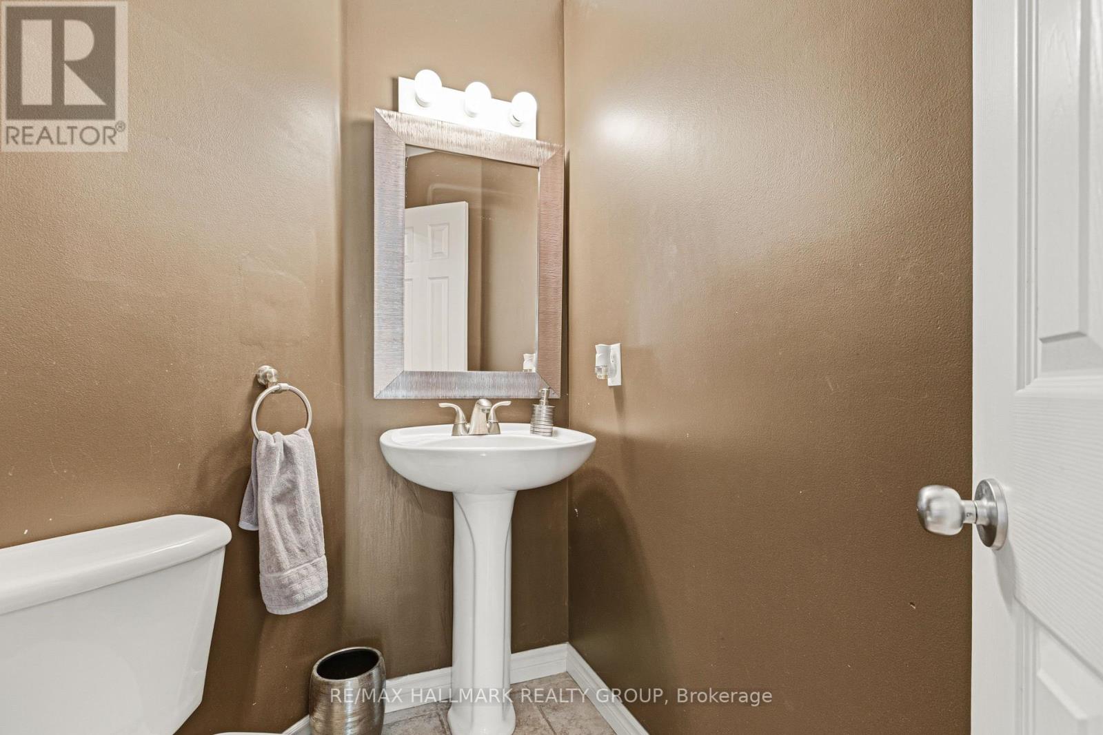 9 BLACKSHIRE CIRCLE - 26
