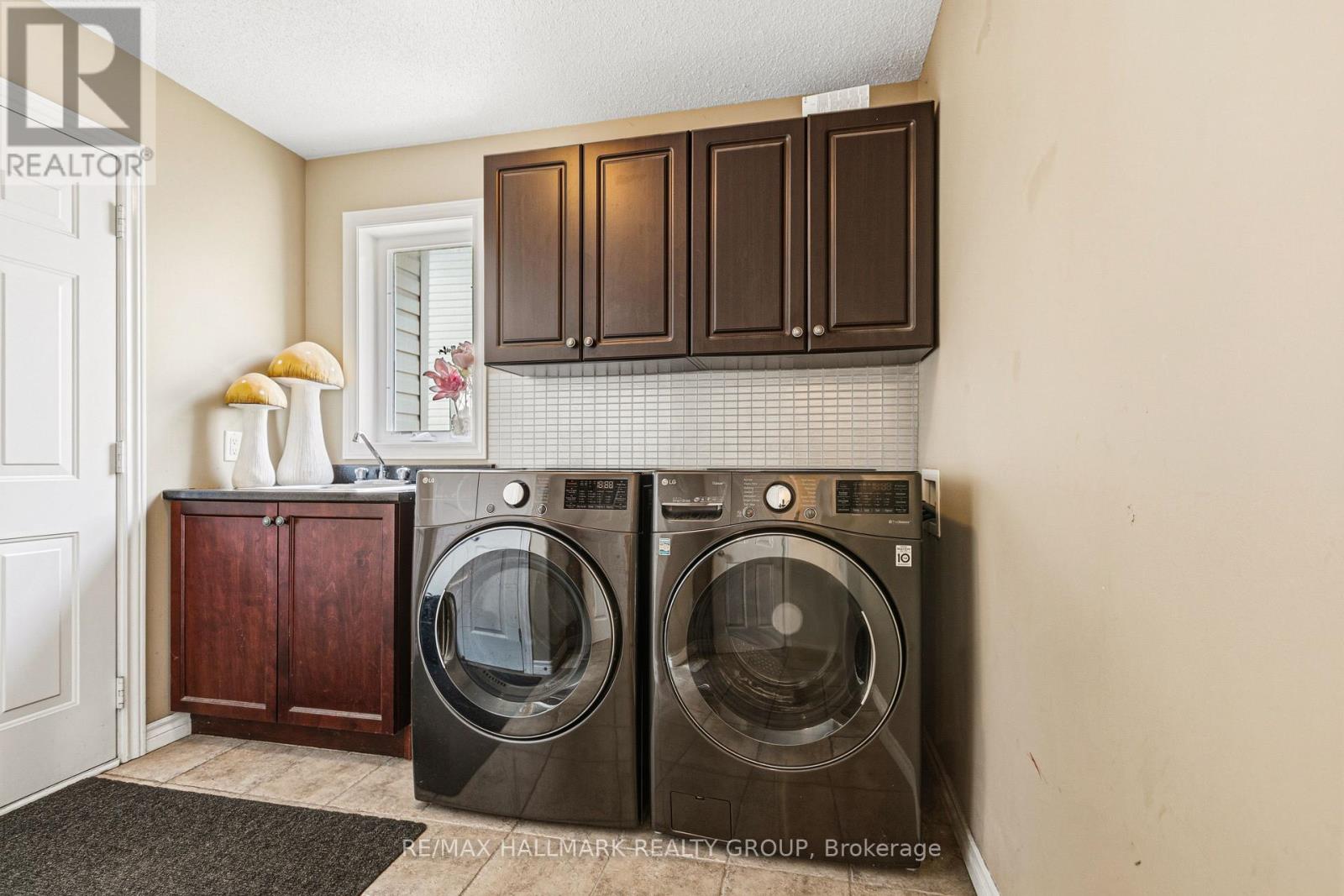 9 BLACKSHIRE CIRCLE - 42