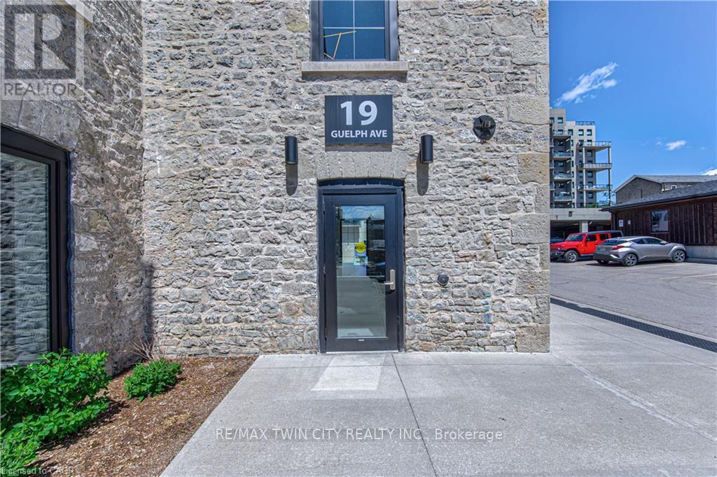 #201 19 GUELPH AVENUE - 6