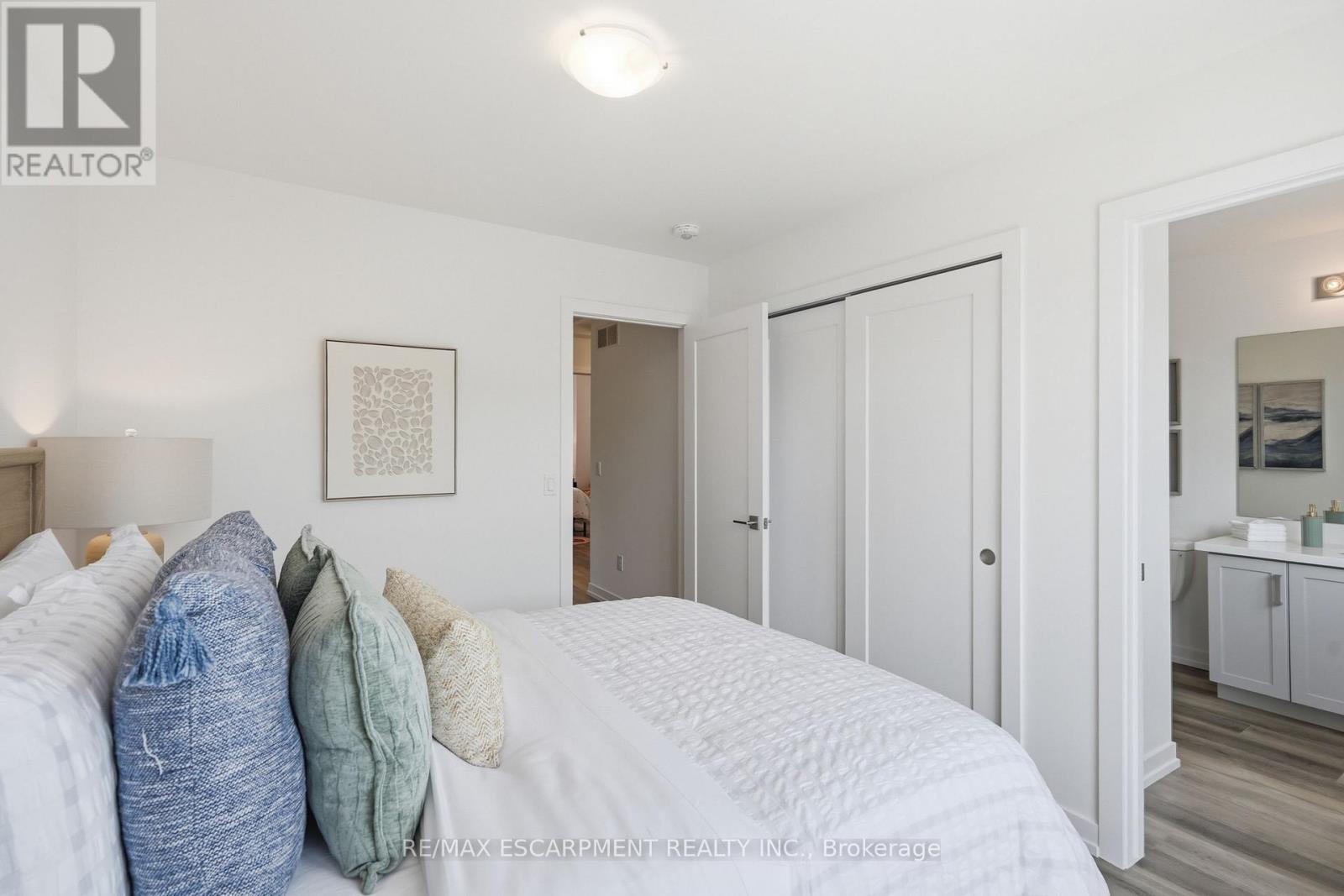 173 BURKE STREET - 25