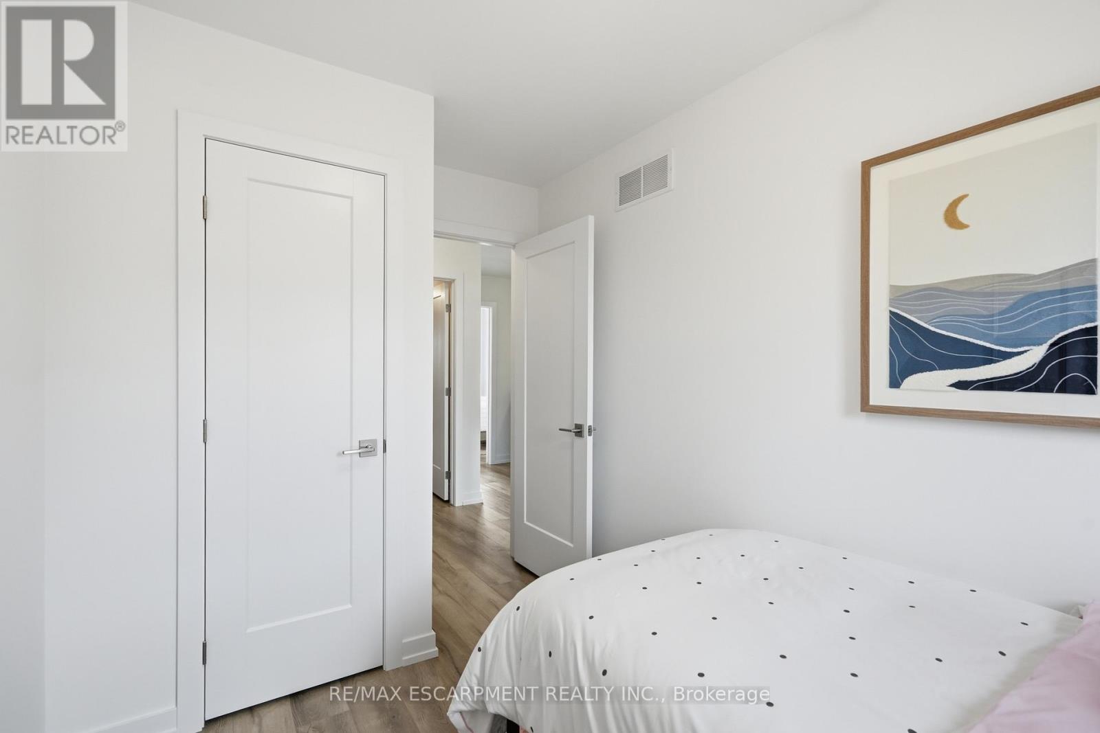 173 BURKE STREET - 37