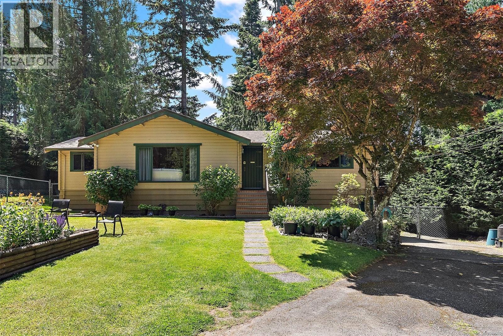 1887 Llewellyn Pl, North Saanich