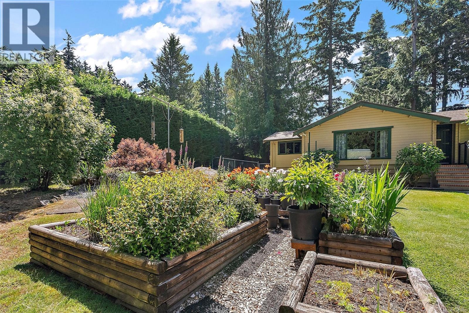 1887 Llewellyn Pl, North Saanich