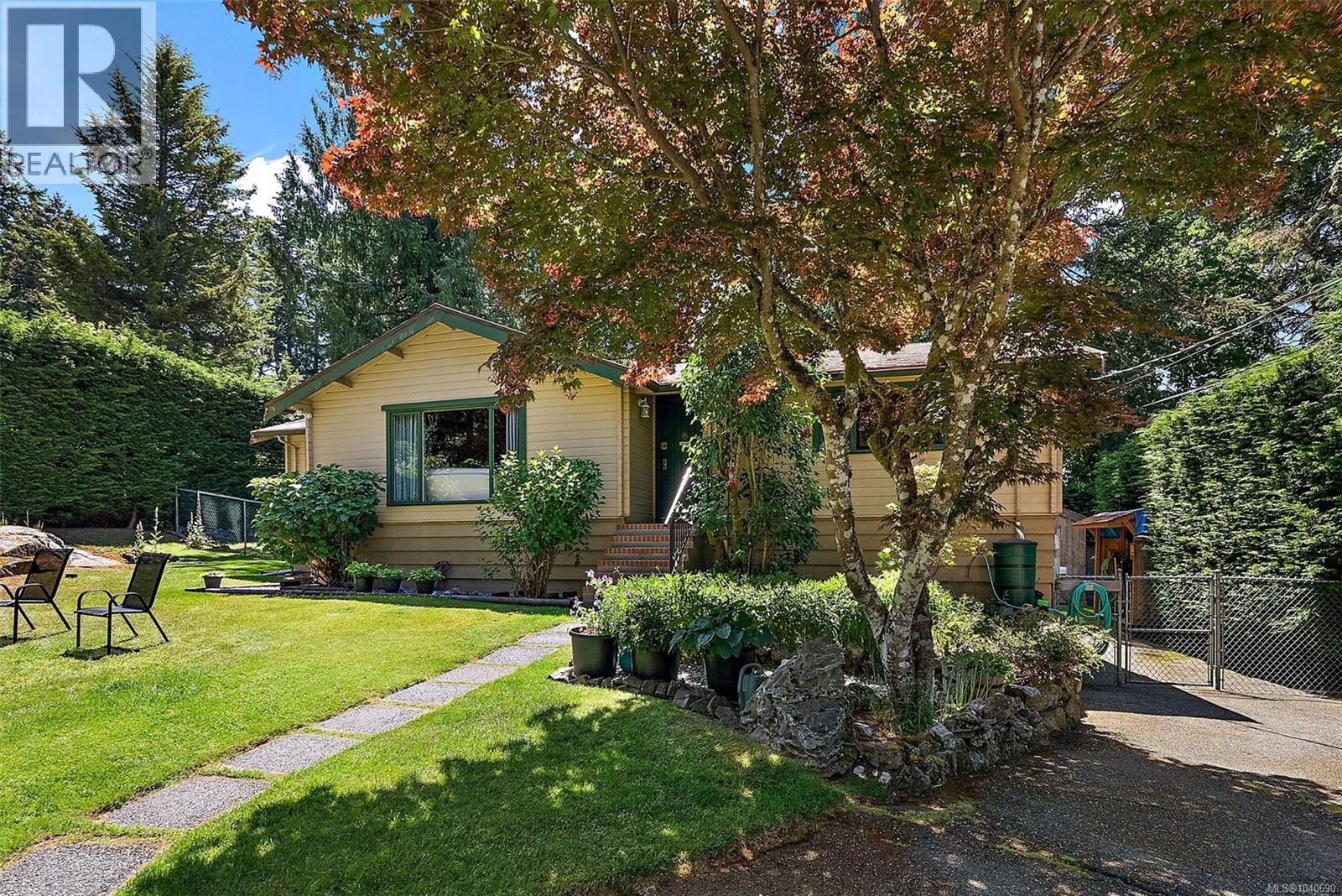 1887 Llewellyn Pl, North Saanich