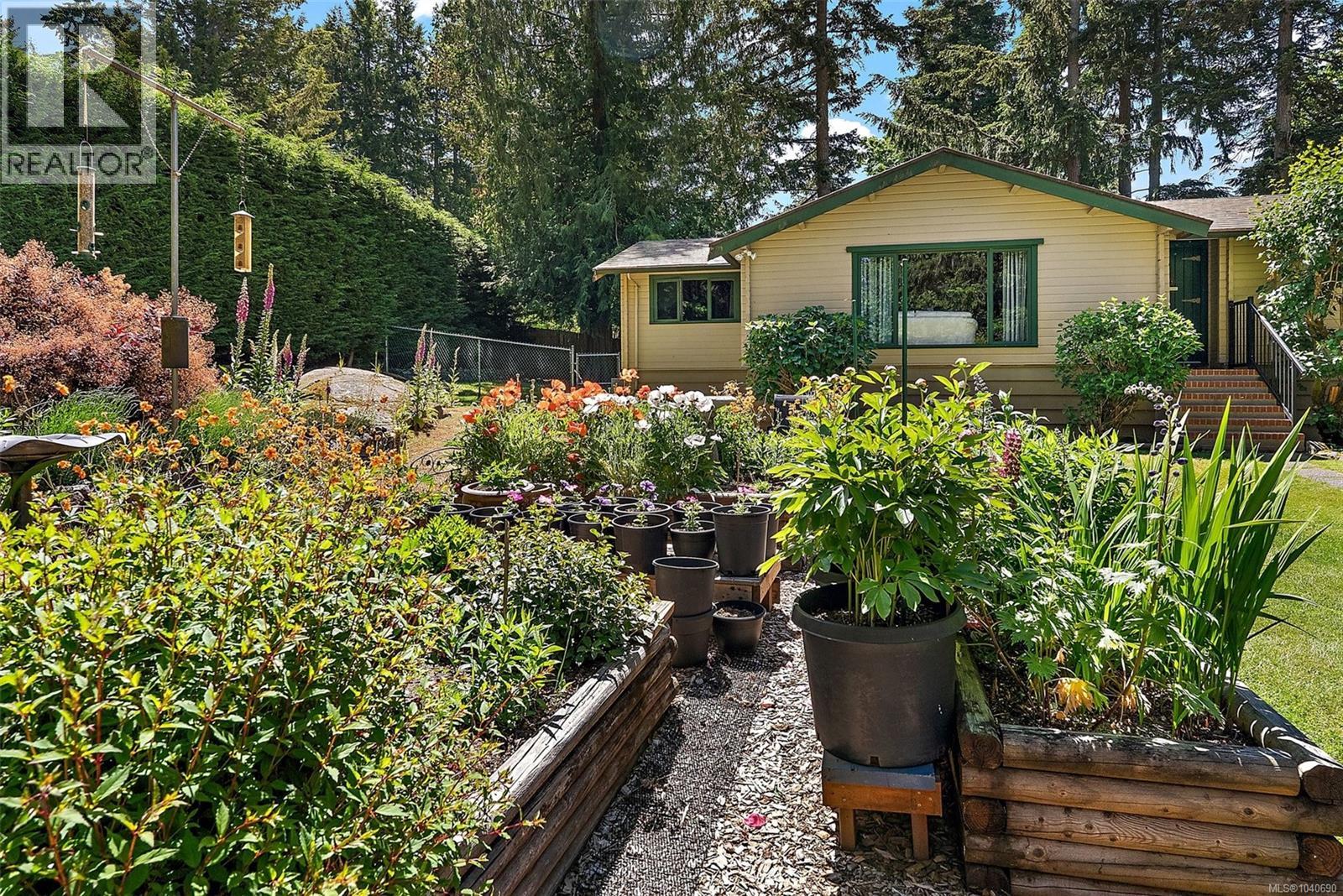 1887 Llewellyn Pl, North Saanich