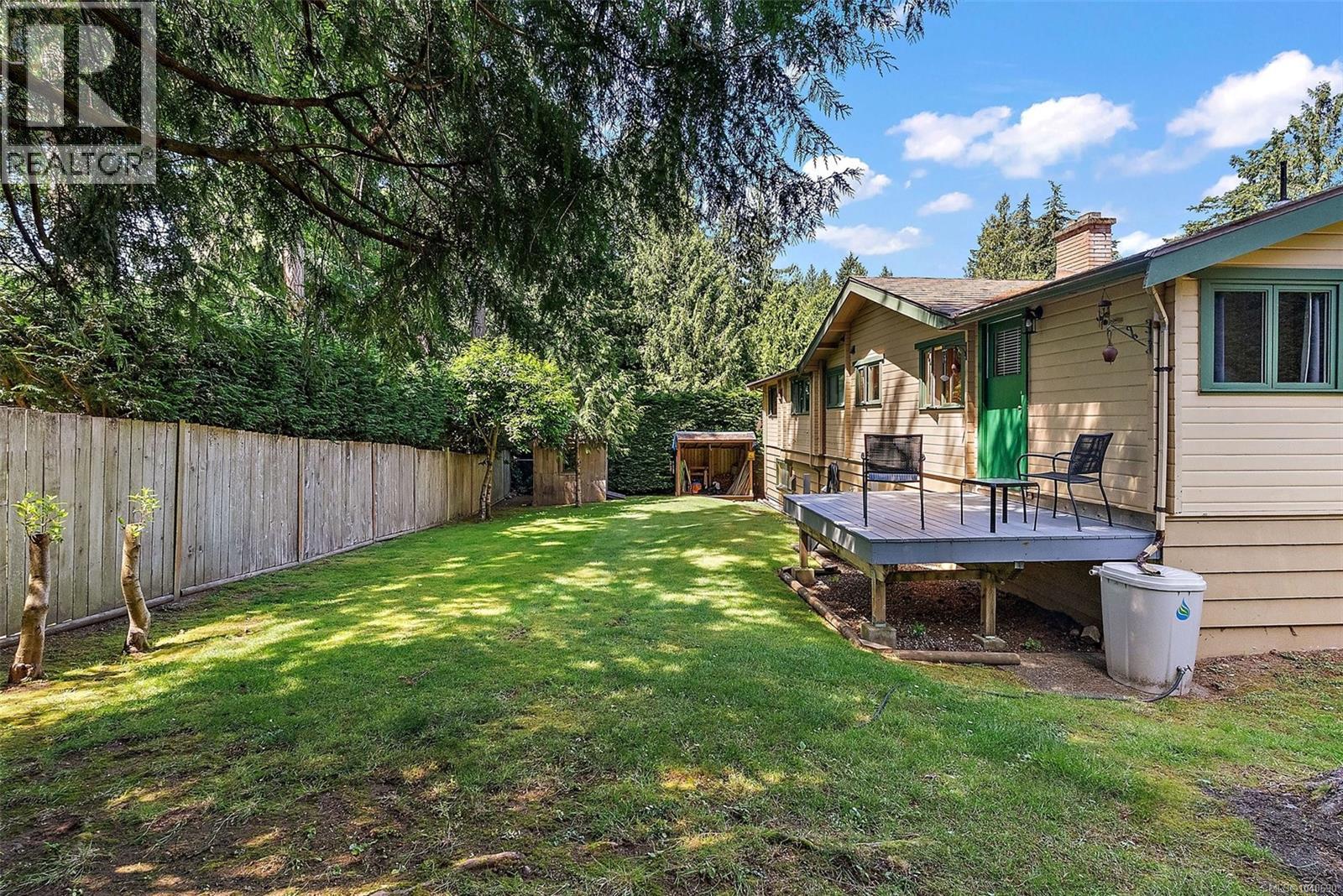 1887 Llewellyn Pl, North Saanich