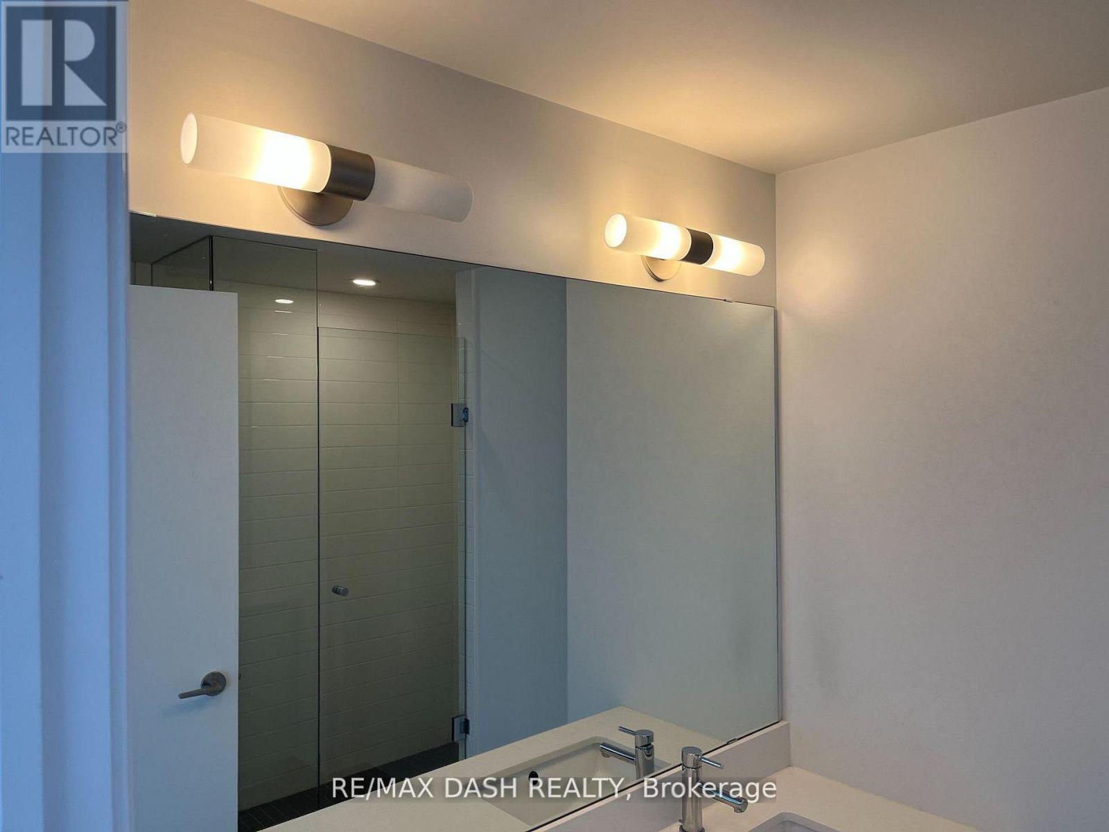 #806W 27 BATHURST STREET - 10