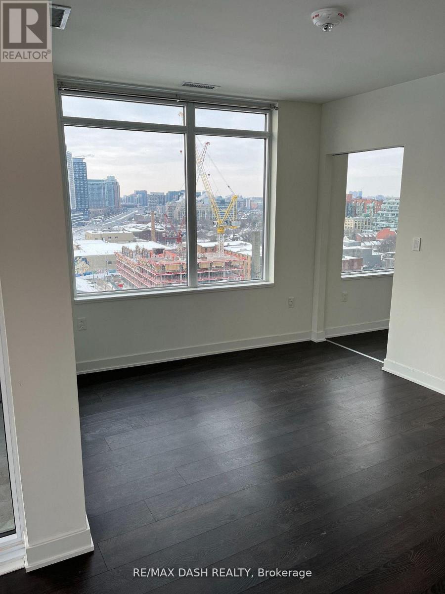 #806W 27 BATHURST STREET - 14