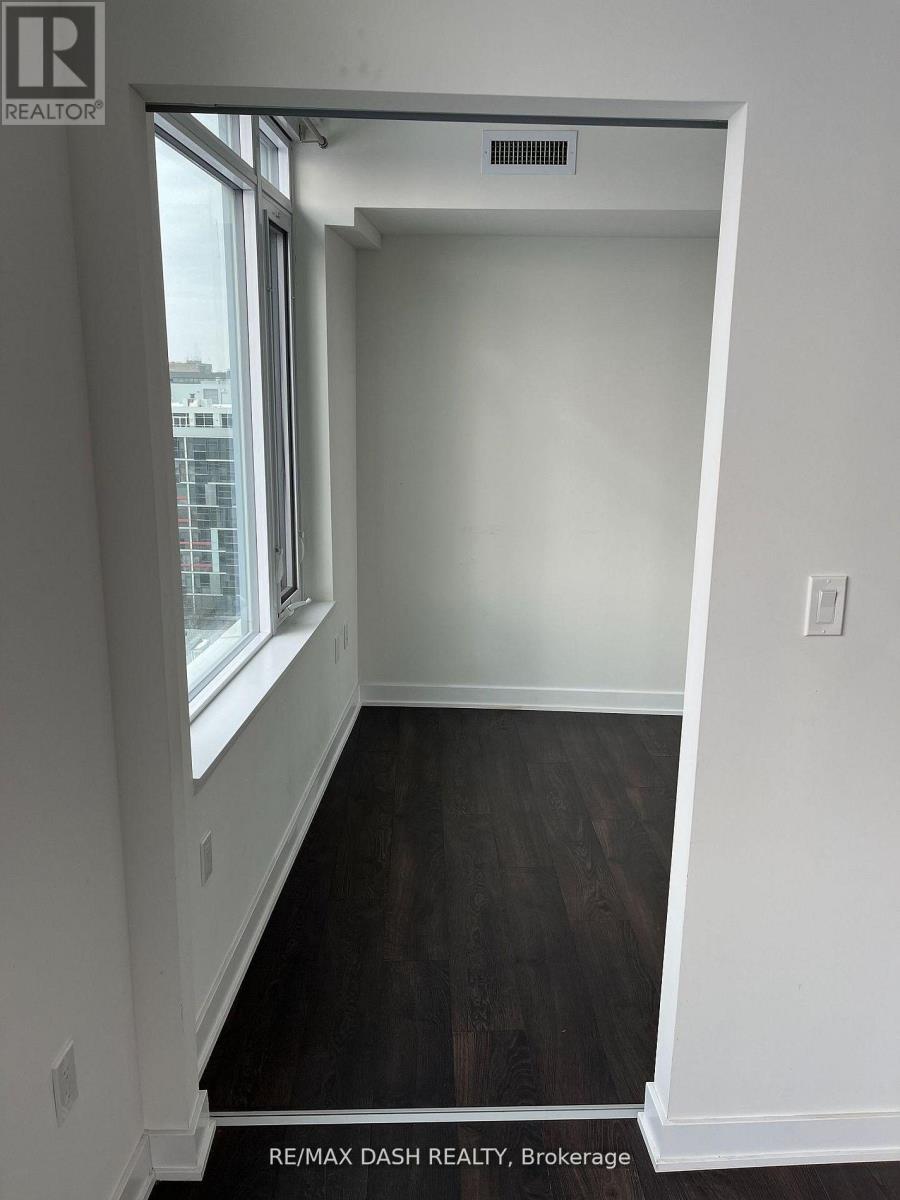 #806W 27 BATHURST STREET - 15
