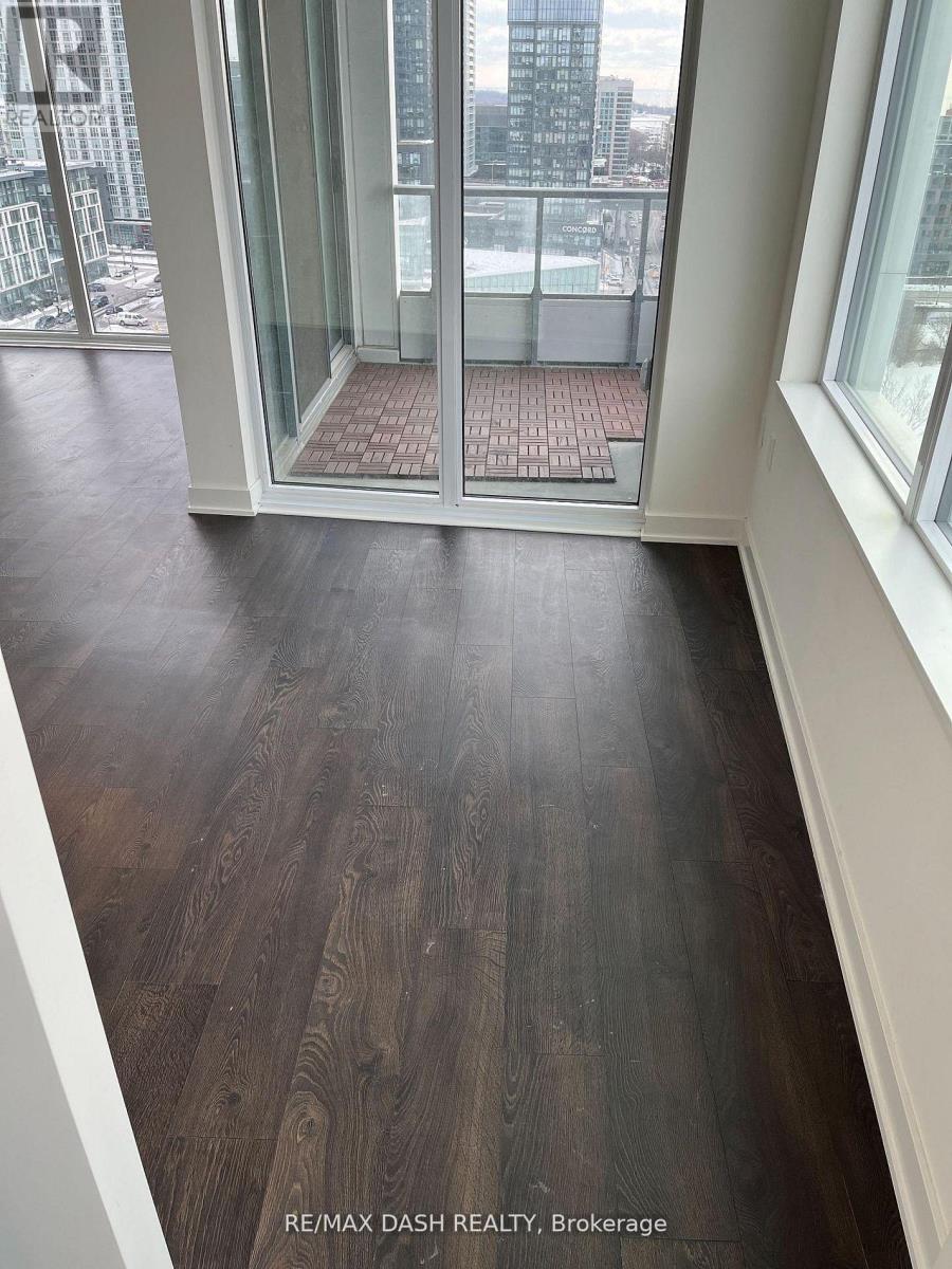 #806W 27 BATHURST STREET - 17
