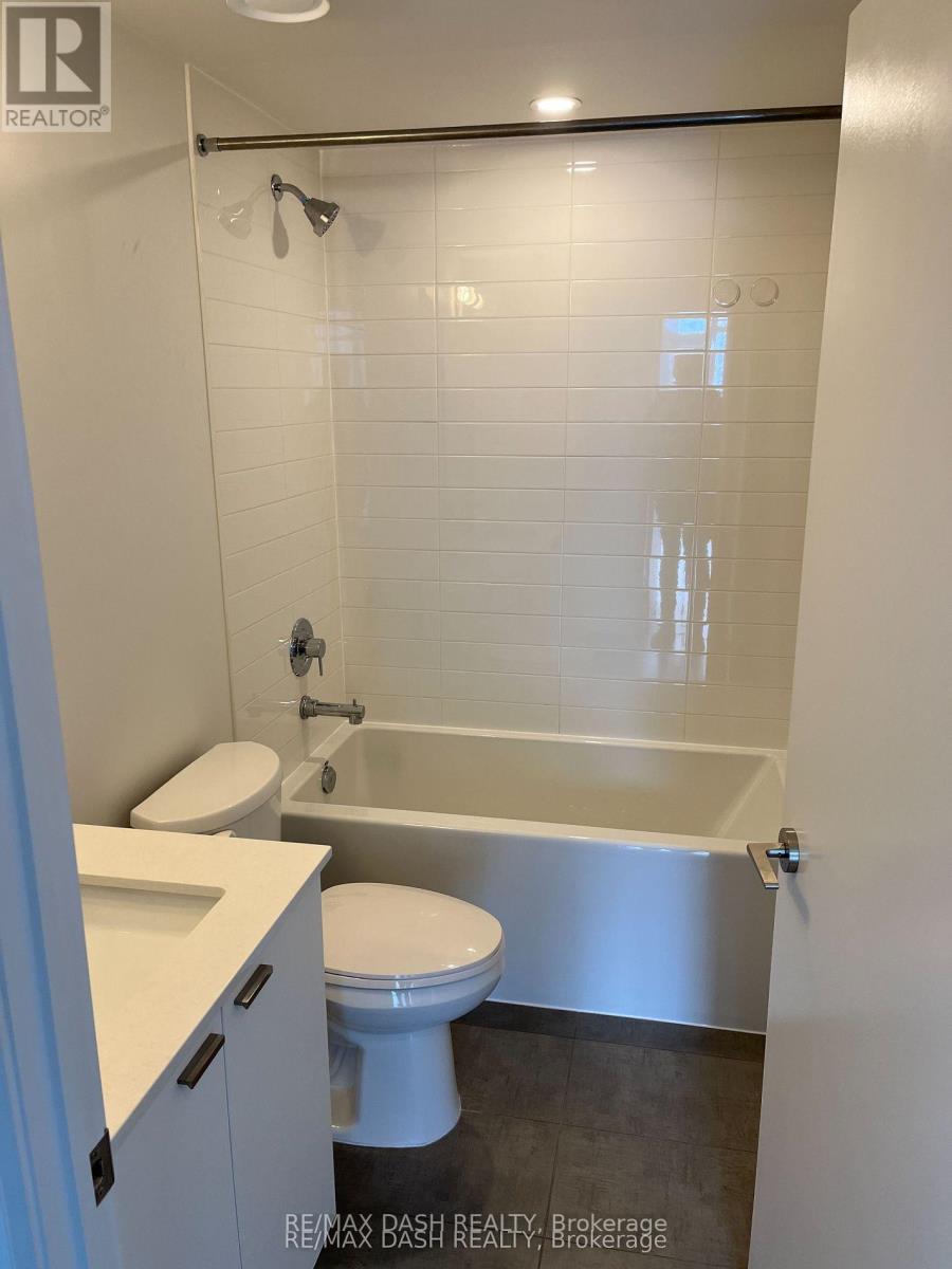 #806W 27 BATHURST STREET - 20