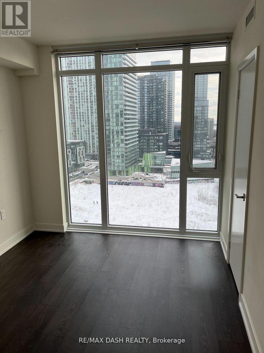 #806W 27 BATHURST STREET - 21