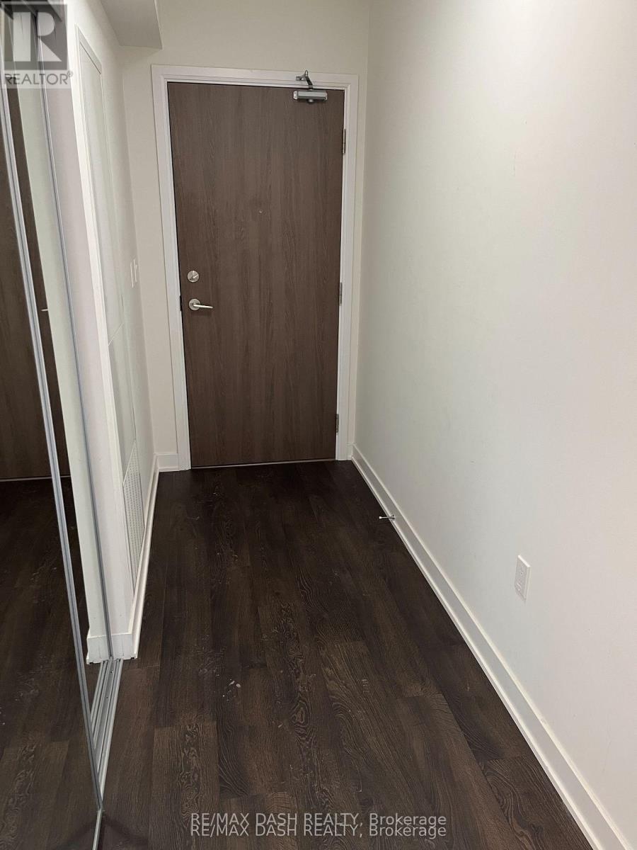 #806W 27 BATHURST STREET - 3