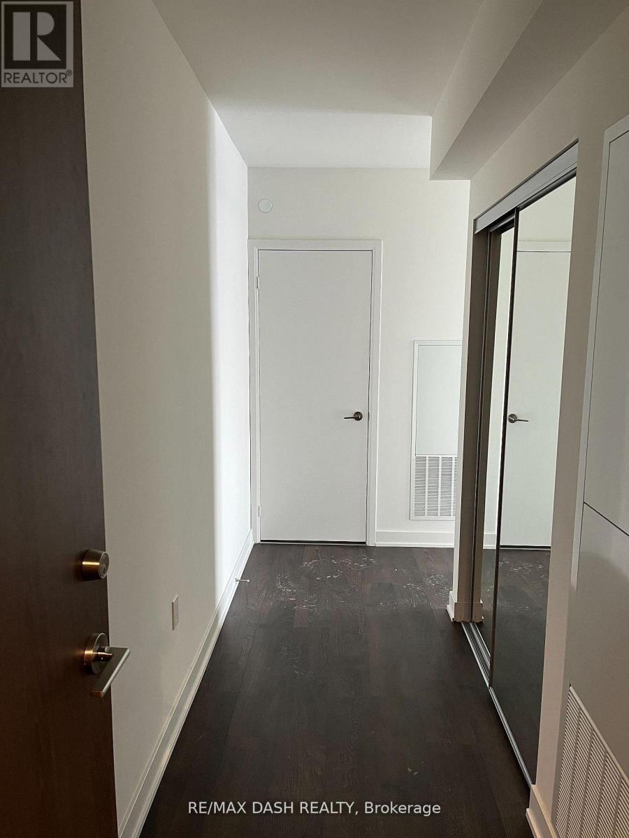 #806W 27 BATHURST STREET - 4