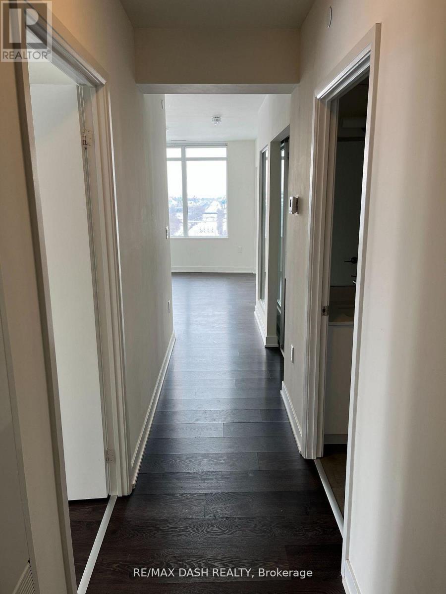 #806W 27 BATHURST STREET - 5