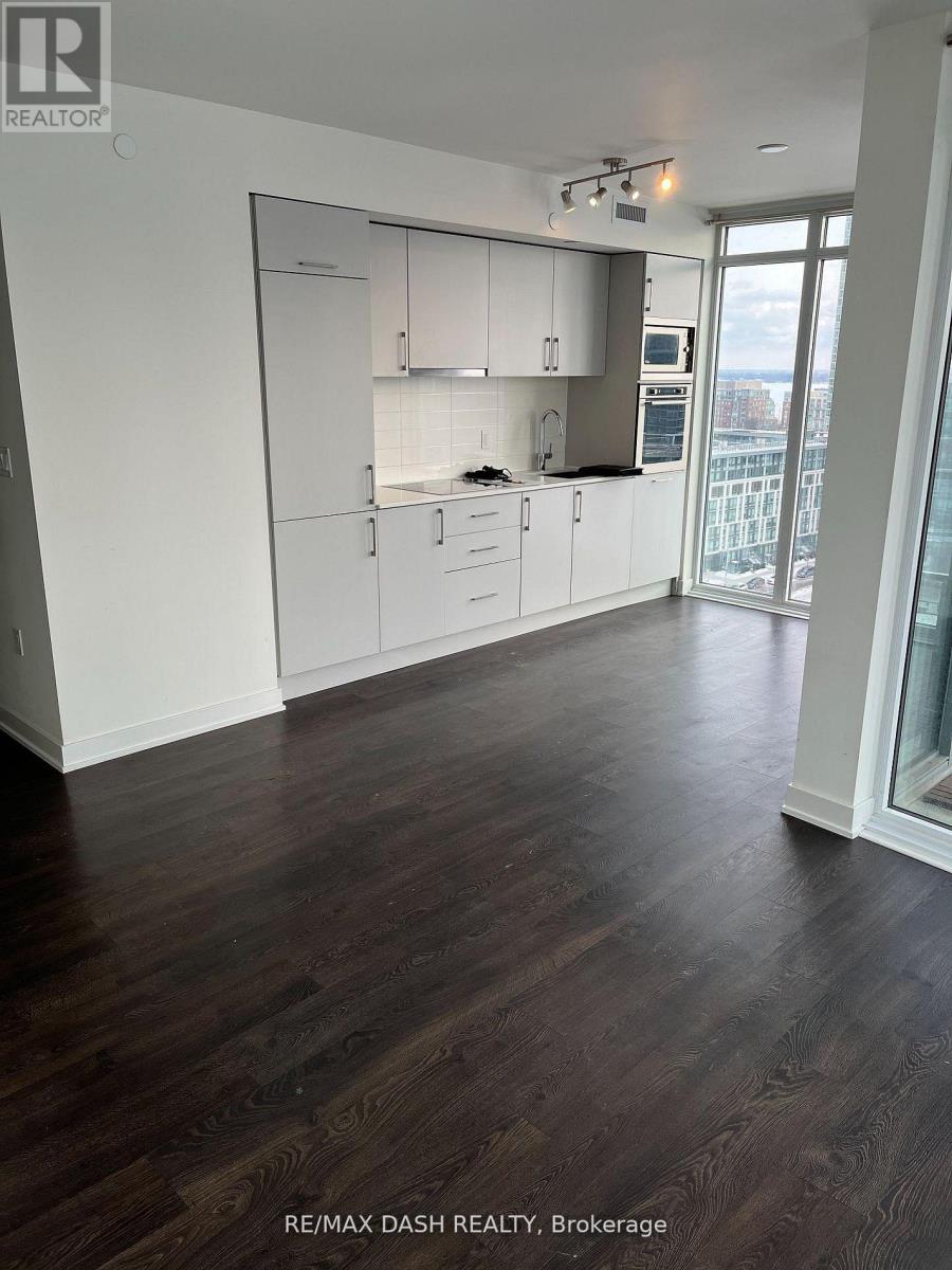 #806W 27 BATHURST STREET - 6