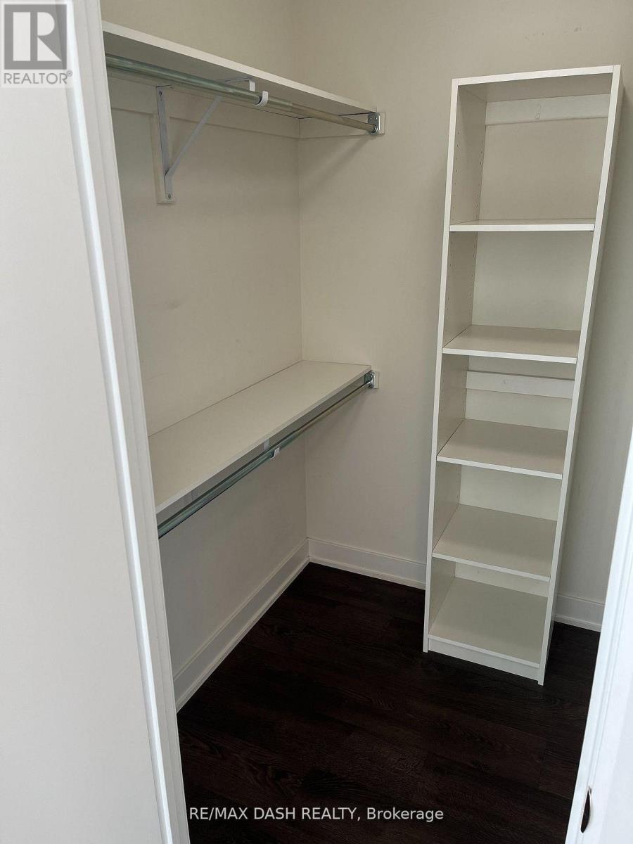 #806W 27 BATHURST STREET - 9
