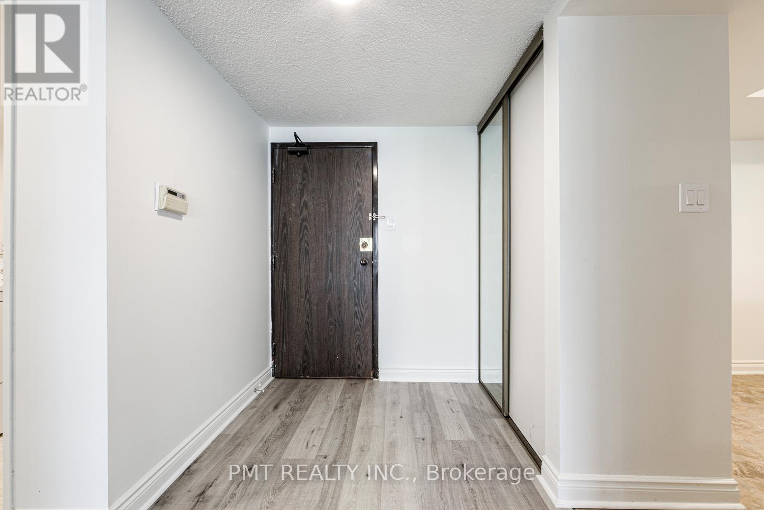 #202 77 CARLTON STREET - 27
