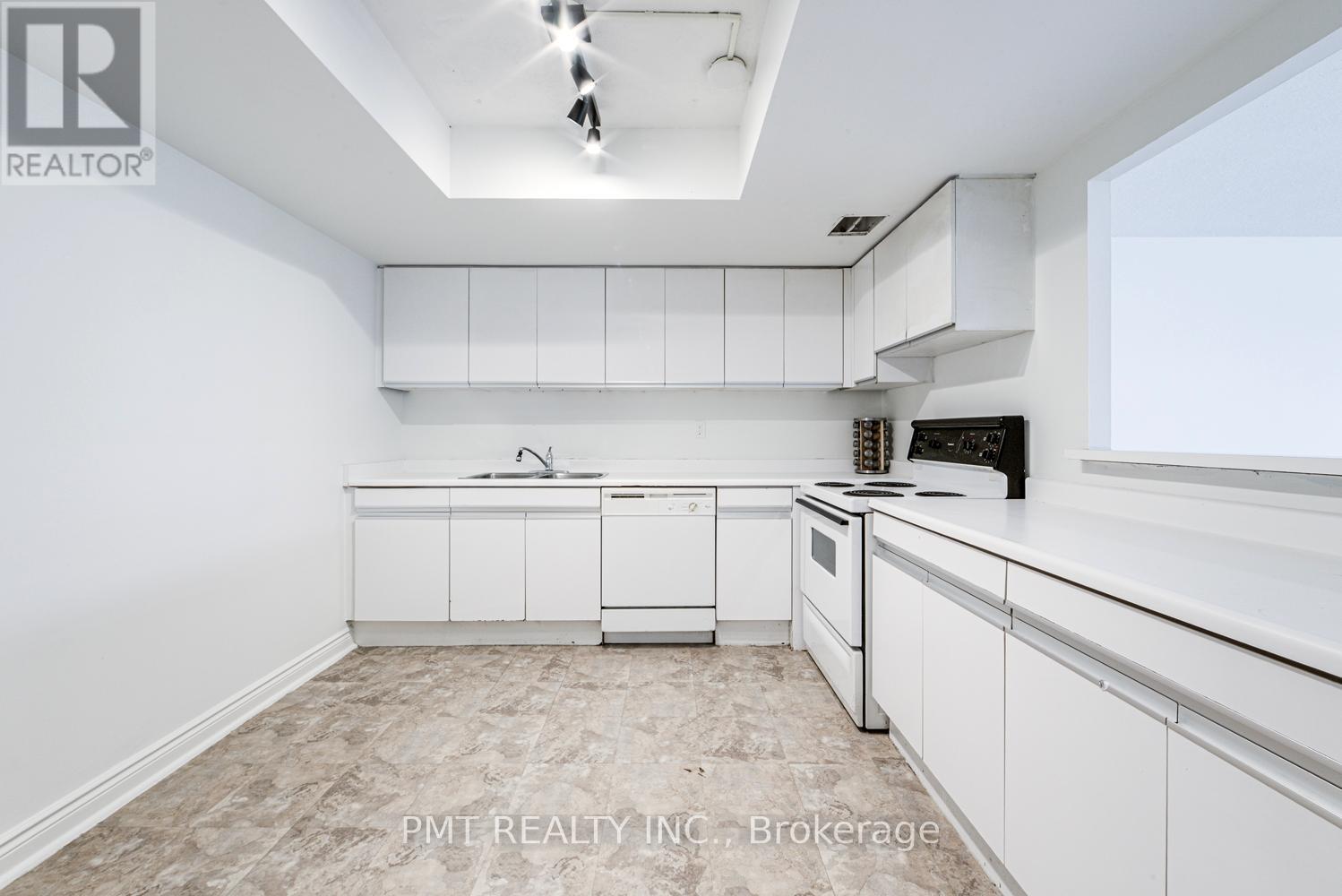 #202 77 CARLTON STREET - 8