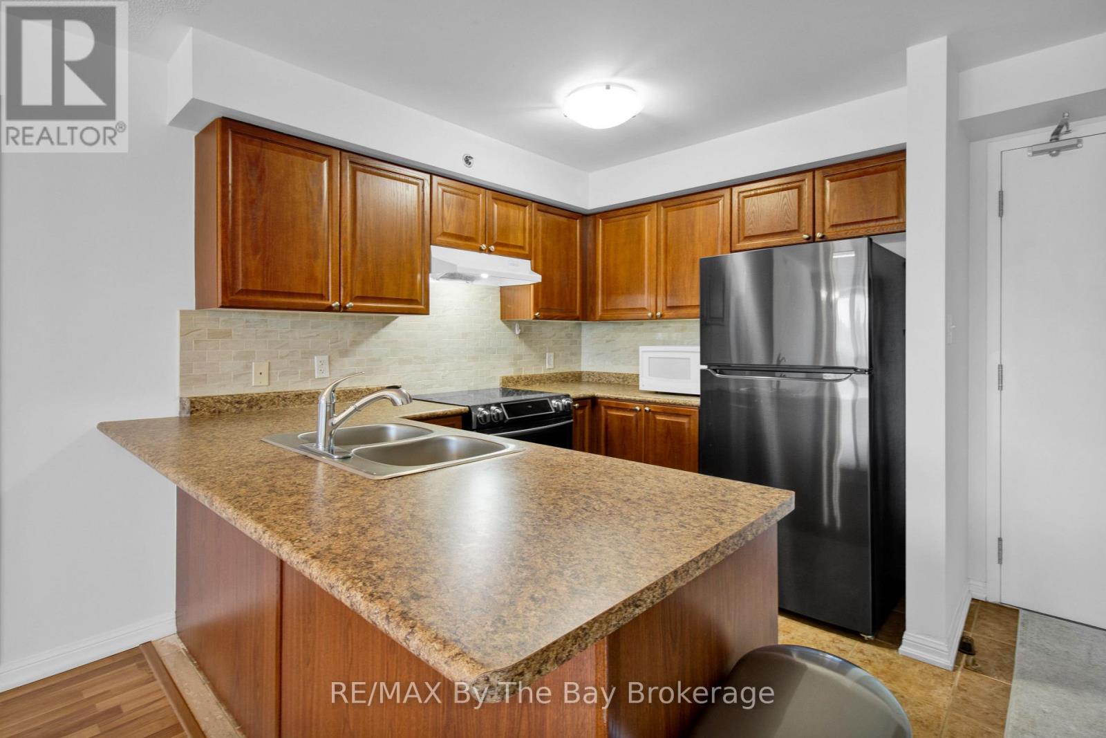 #311 16 WESTBURY ROAD - 8