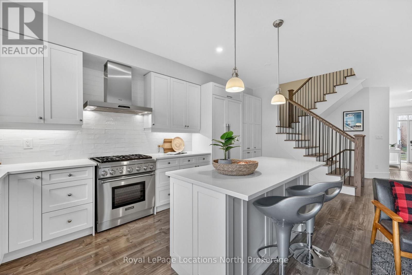 199 YELLOW BIRCH CRESCENT - 1