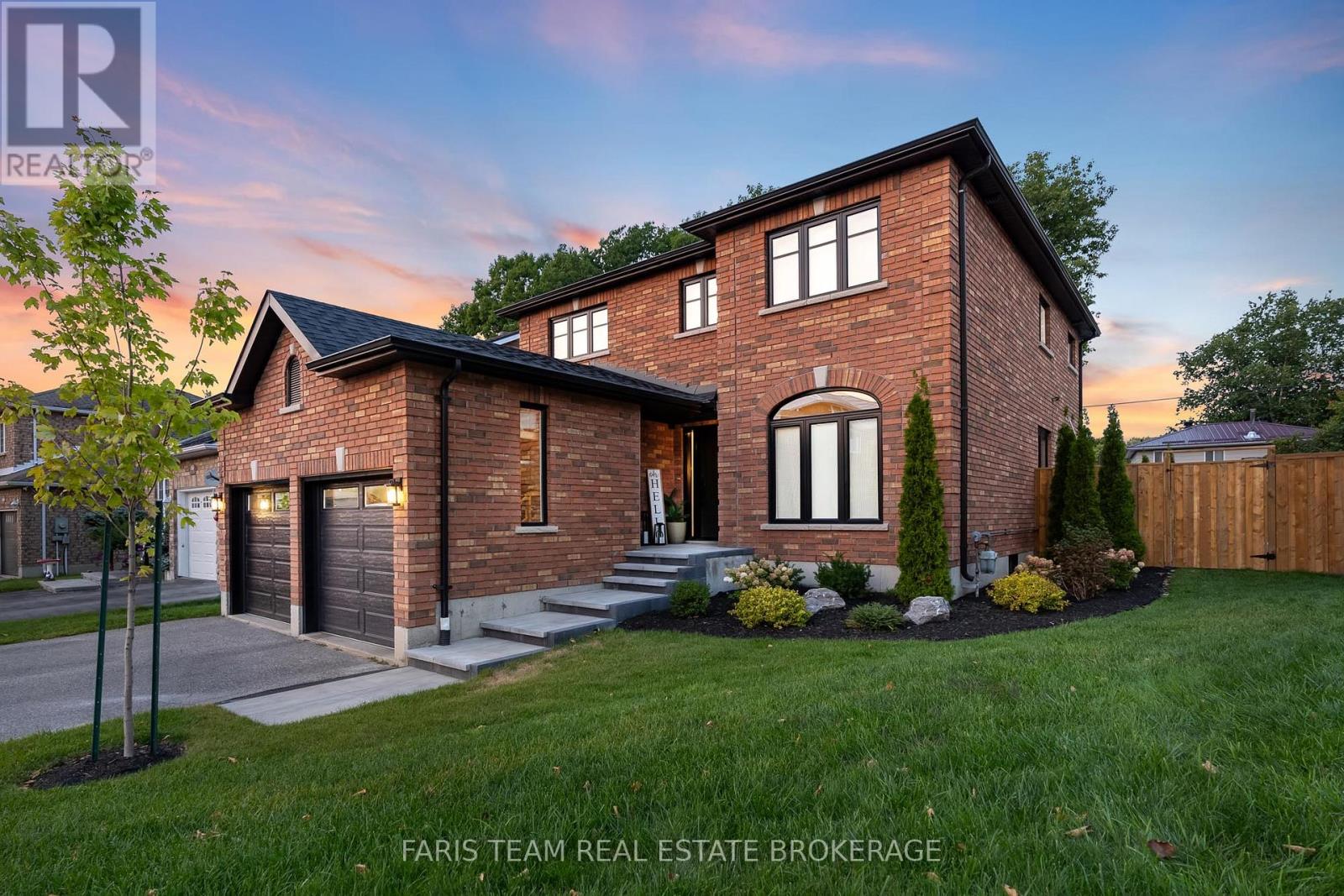 993 WHITNEY CRESCENT - 2