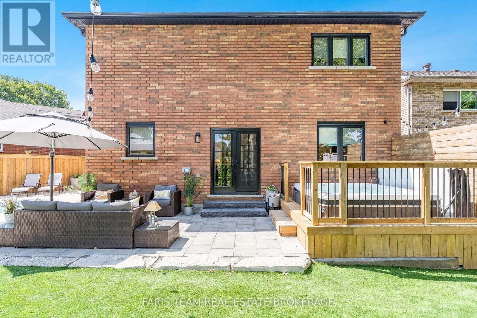 993 WHITNEY CRESCENT - 21