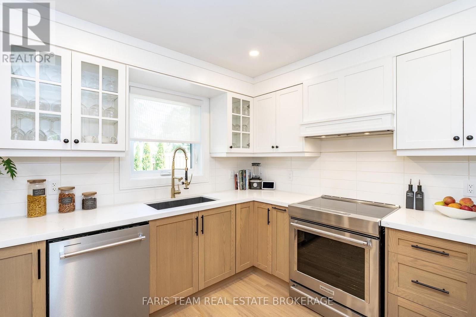 993 WHITNEY CRESCENT - 5