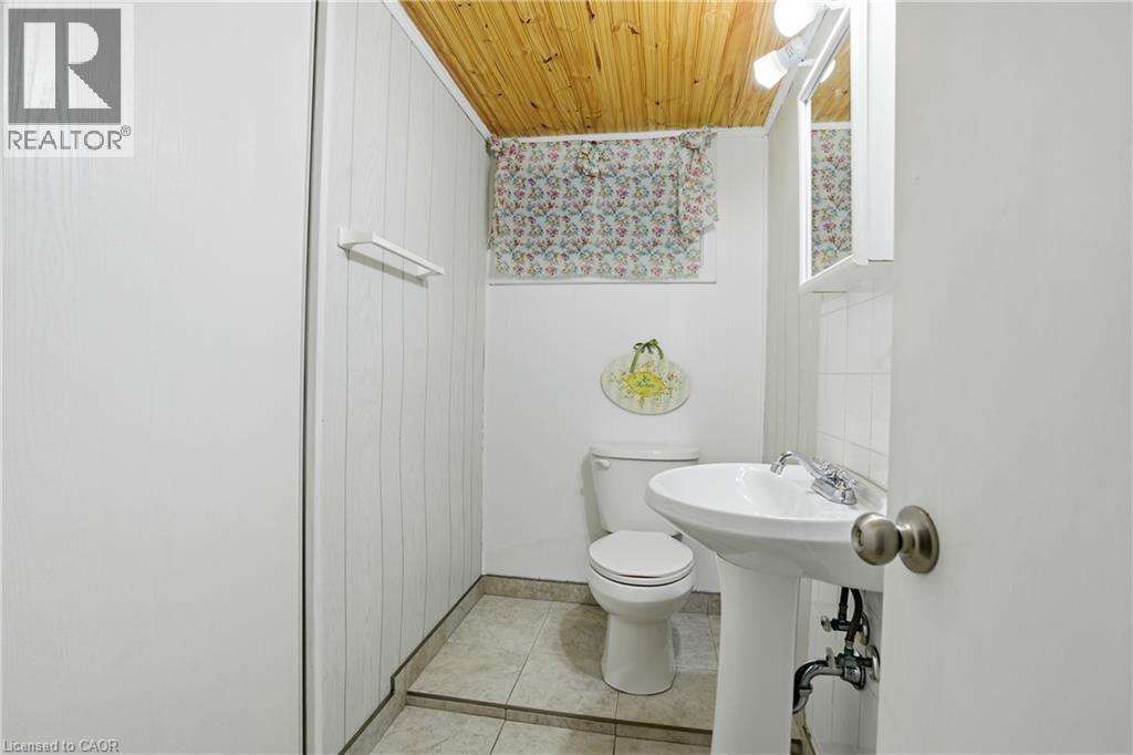 147 VILLAGE Road - 25