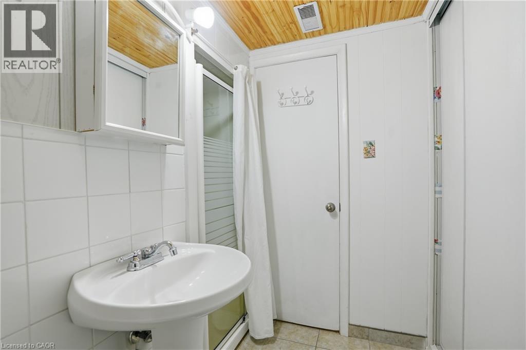 147 VILLAGE Road - 26