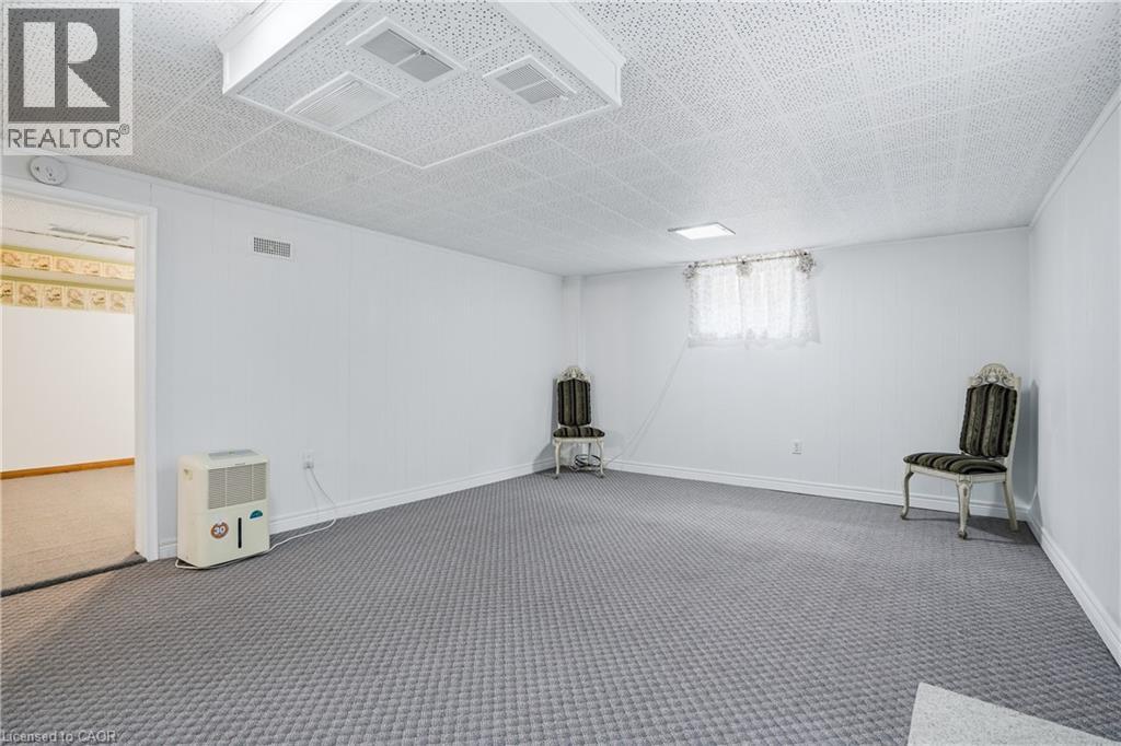 147 VILLAGE Road - 27
