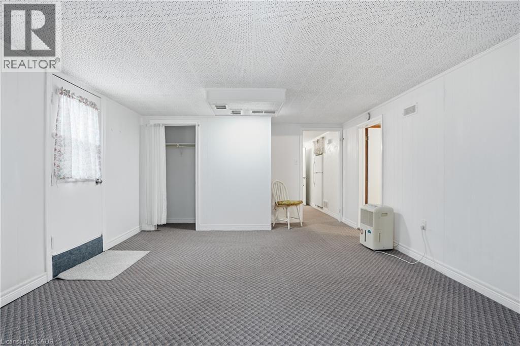 147 VILLAGE Road - 28
