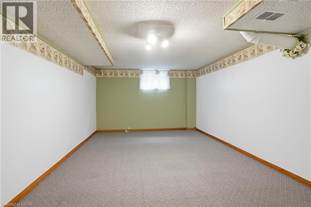 147 VILLAGE Road - 29