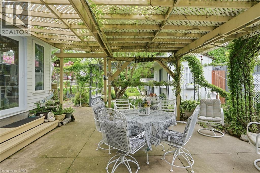 147 VILLAGE Road - 33
