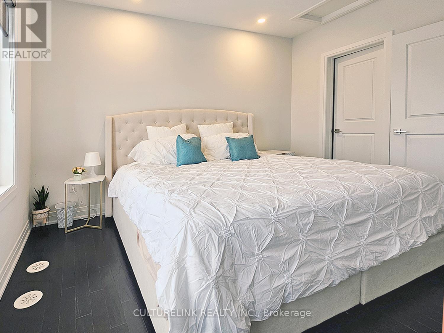 551 NEW ENGLAND COURT - 17