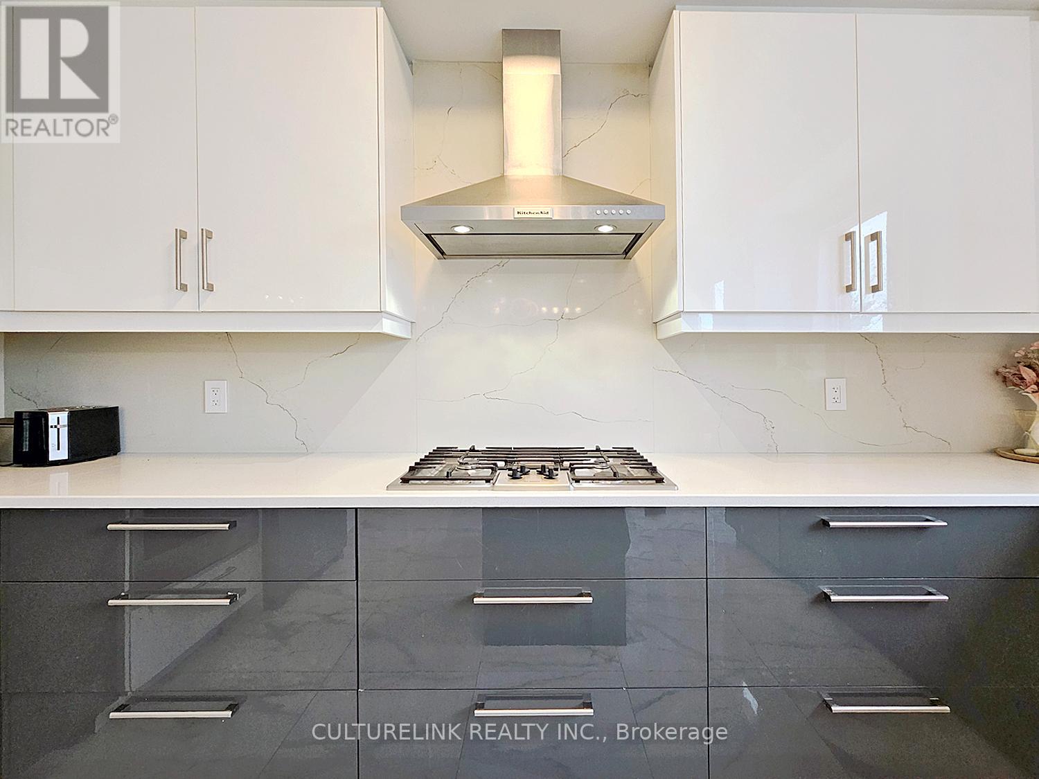 551 NEW ENGLAND COURT - 6