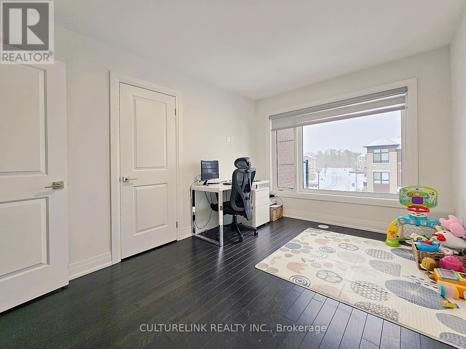 551 NEW ENGLAND COURT - 21